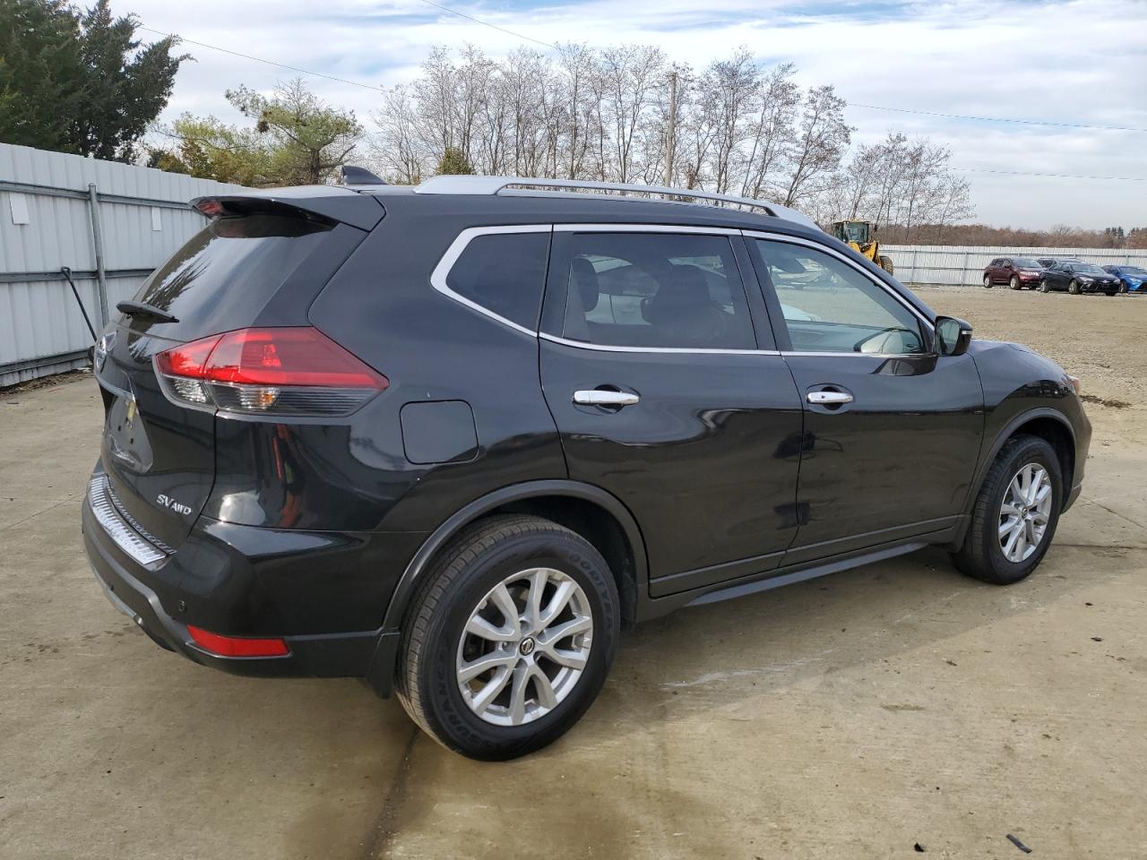 Image 3 of 2019 NISSAN ROGUE S 2019 with VIN JN8AT2MV7KW378253
