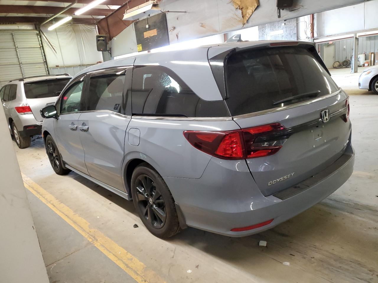 Изображение 2 2023 HONDA ODYSSEY SPORT-L 2023 с VIN 5FNRL6H73PB011332