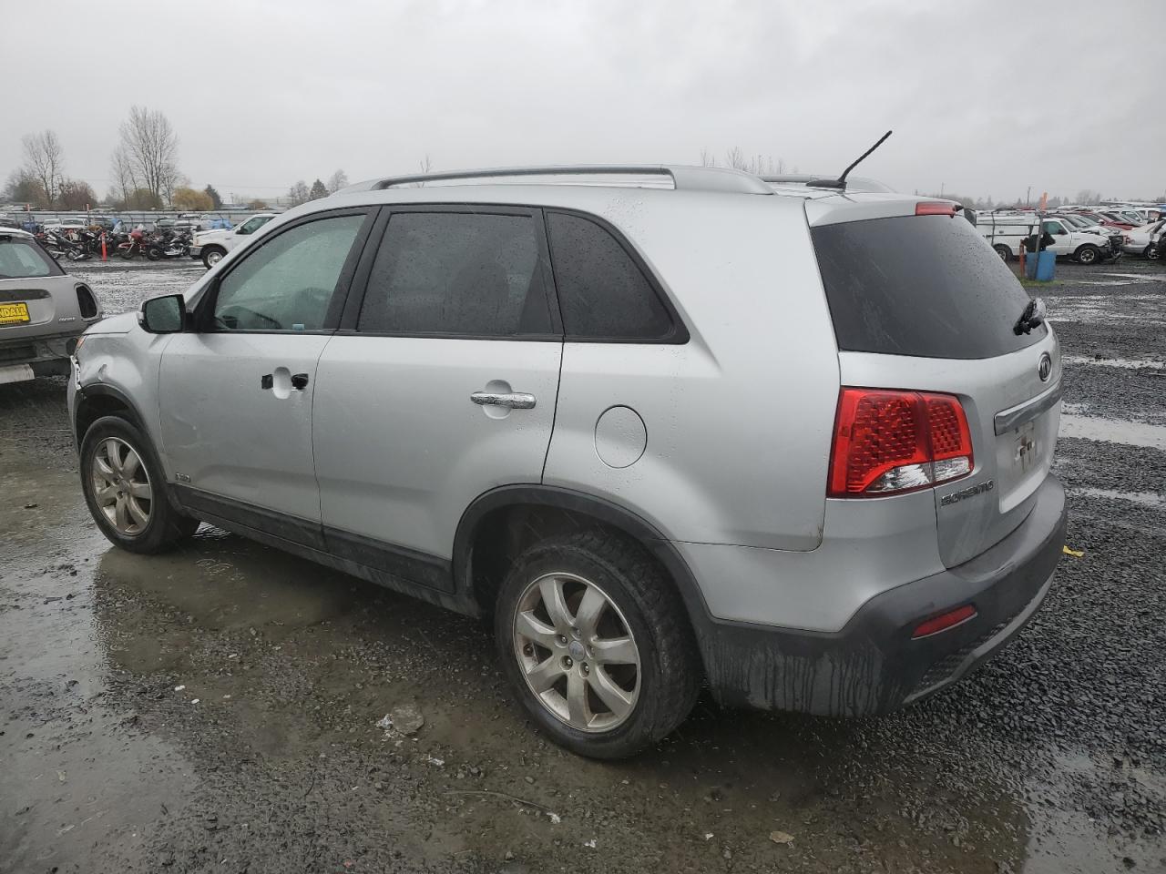 Image 2 of 2013 KIA SORENTO LX 2013 with VIN 5XYKTDA24DG349105
