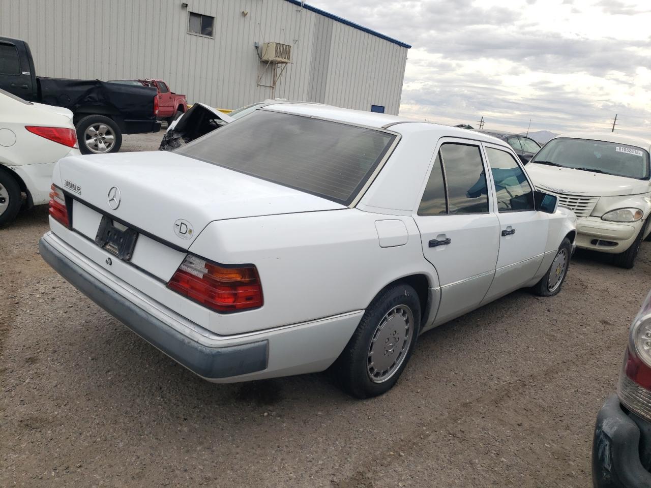 Image 3 of 1990 MERCEDES-BENZ 300 E 1990 with VIN WDBEA30D2LB143997