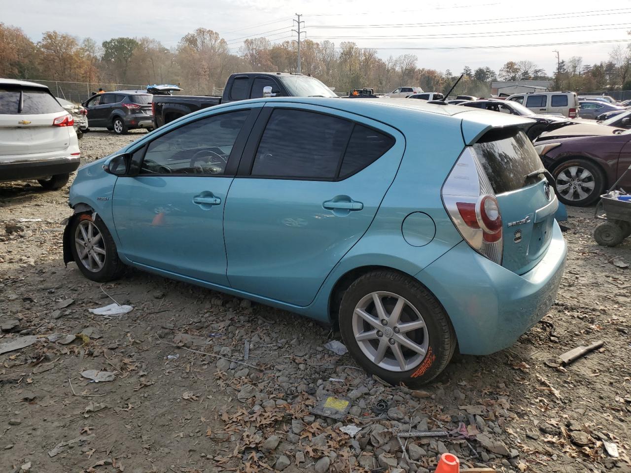 Image 2 of 2013 TOYOTA PRIUS C  2013 with VIN JTDKDTB31D1053103