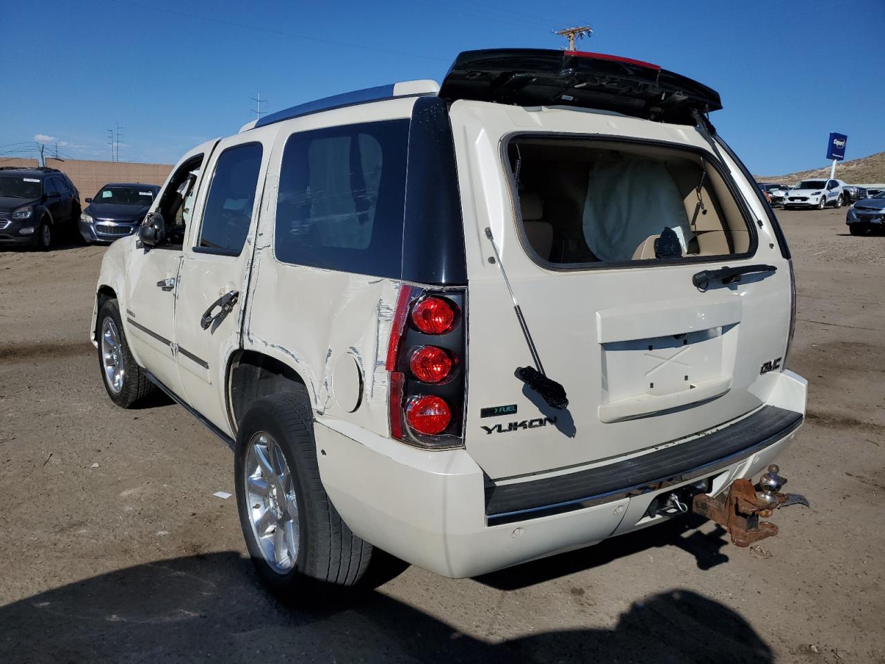Image 2 of 2010 GMC YUKON DENALI 2010 with VIN 1GKUKEEF7AR151909