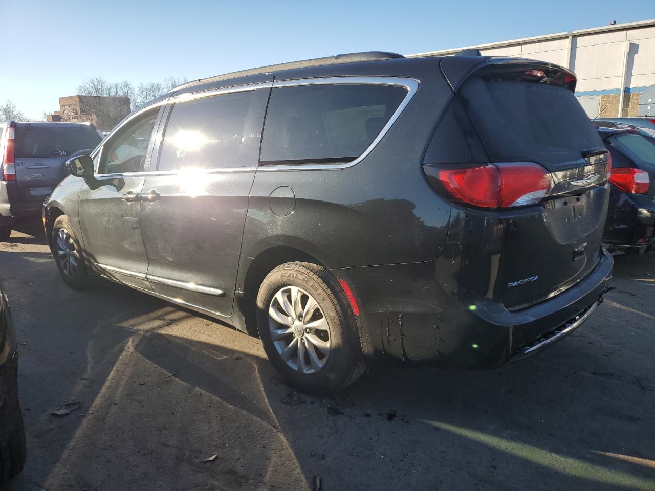 Изображение 2 2017 CHRYSLER PACIFICA TOURING L 2017 с VIN 2C4RC1BG9HR530015