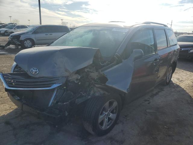 2017 TOYOTA SIENNA LE 2017 image