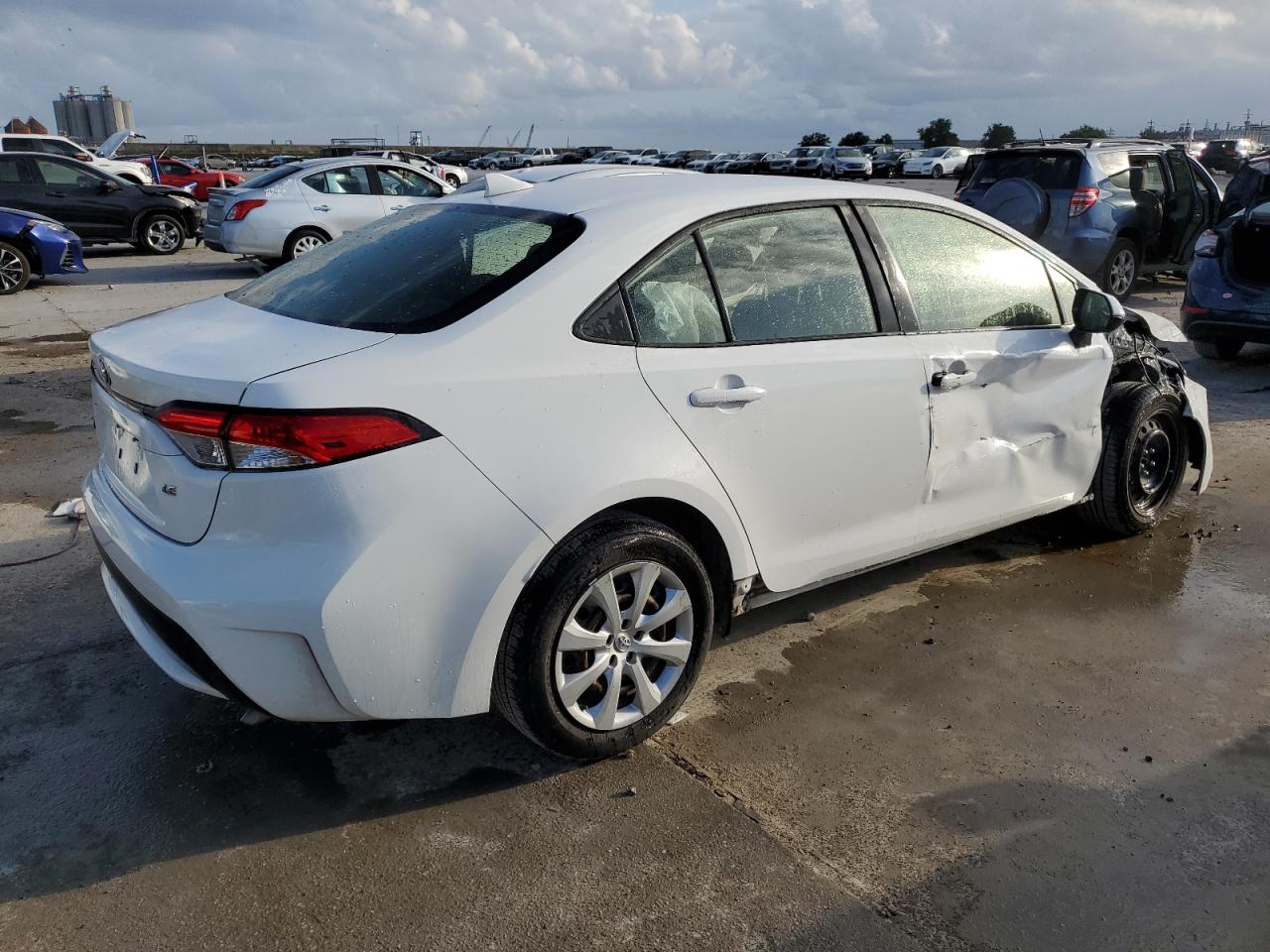 Image 3 of 2020 TOYOTA COROLLA LE 2020 with VIN JTDEPRAE1LJ079578