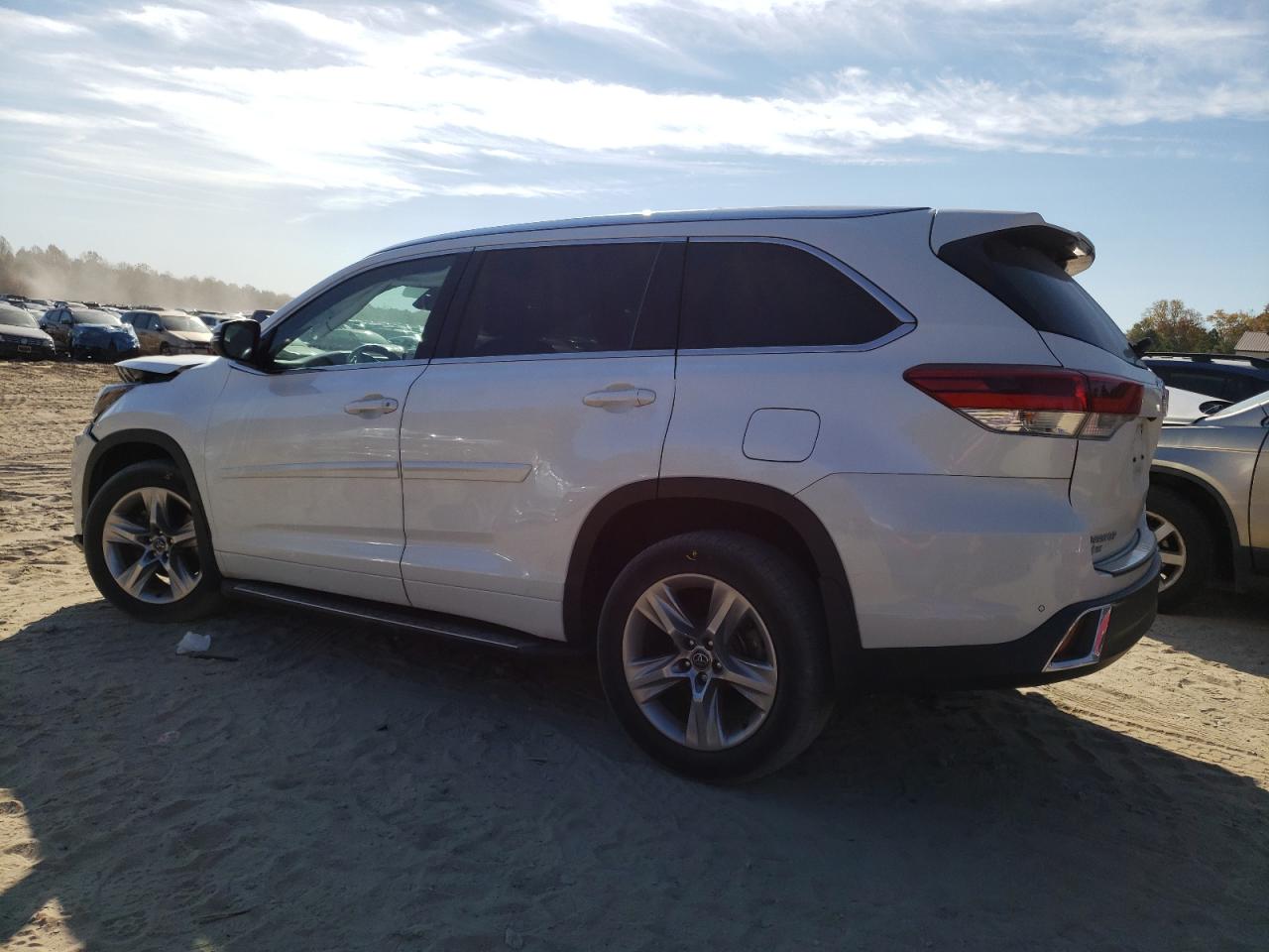 Image 2 of 2017 TOYOTA HIGHLANDER LIMITED 2017 with VIN 5TDDZRFH8HS367035