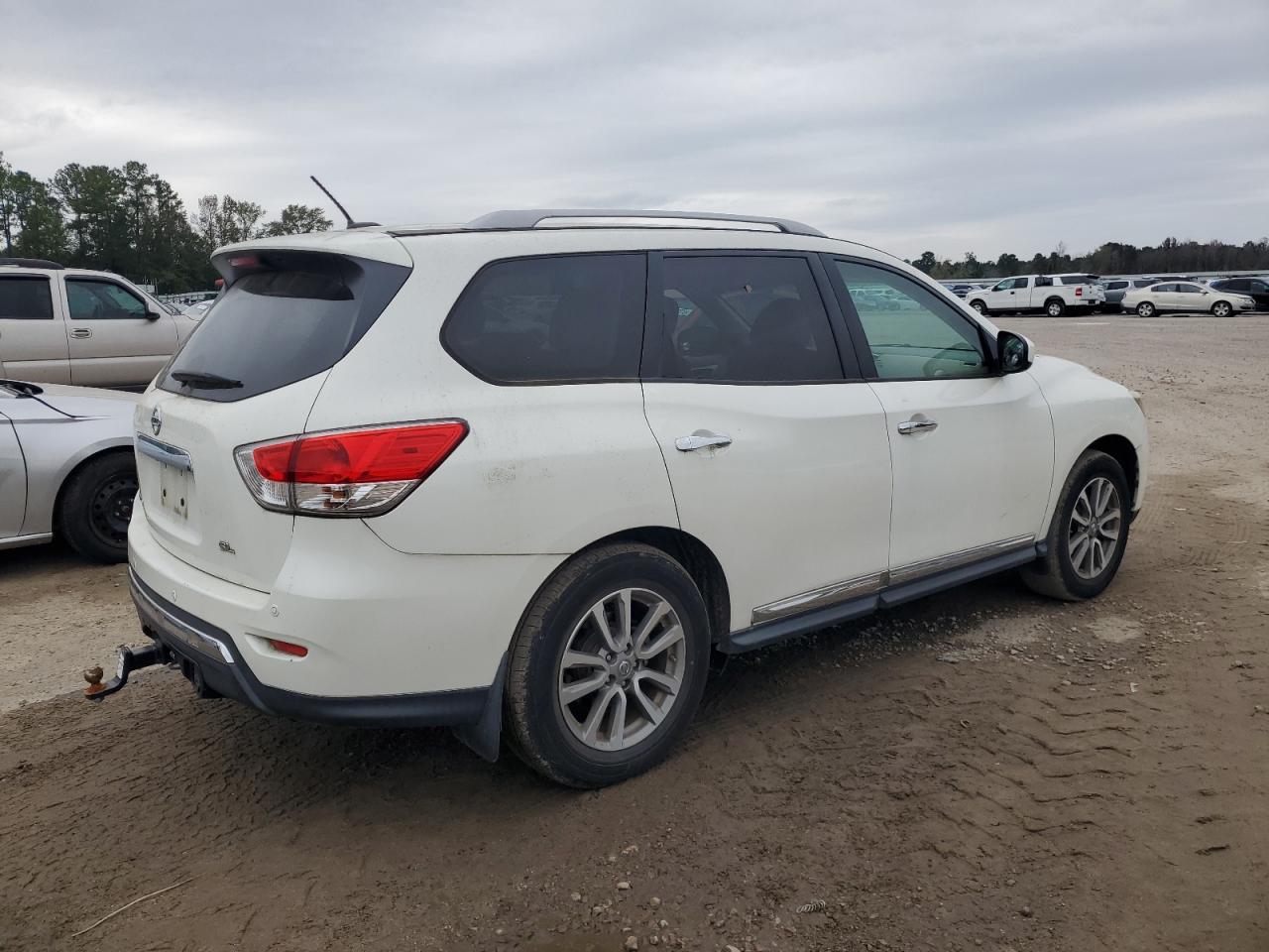 Image 3 of 2015 NISSAN PATHFINDER S 2015 with VIN 5N1AR2MN0FC697975