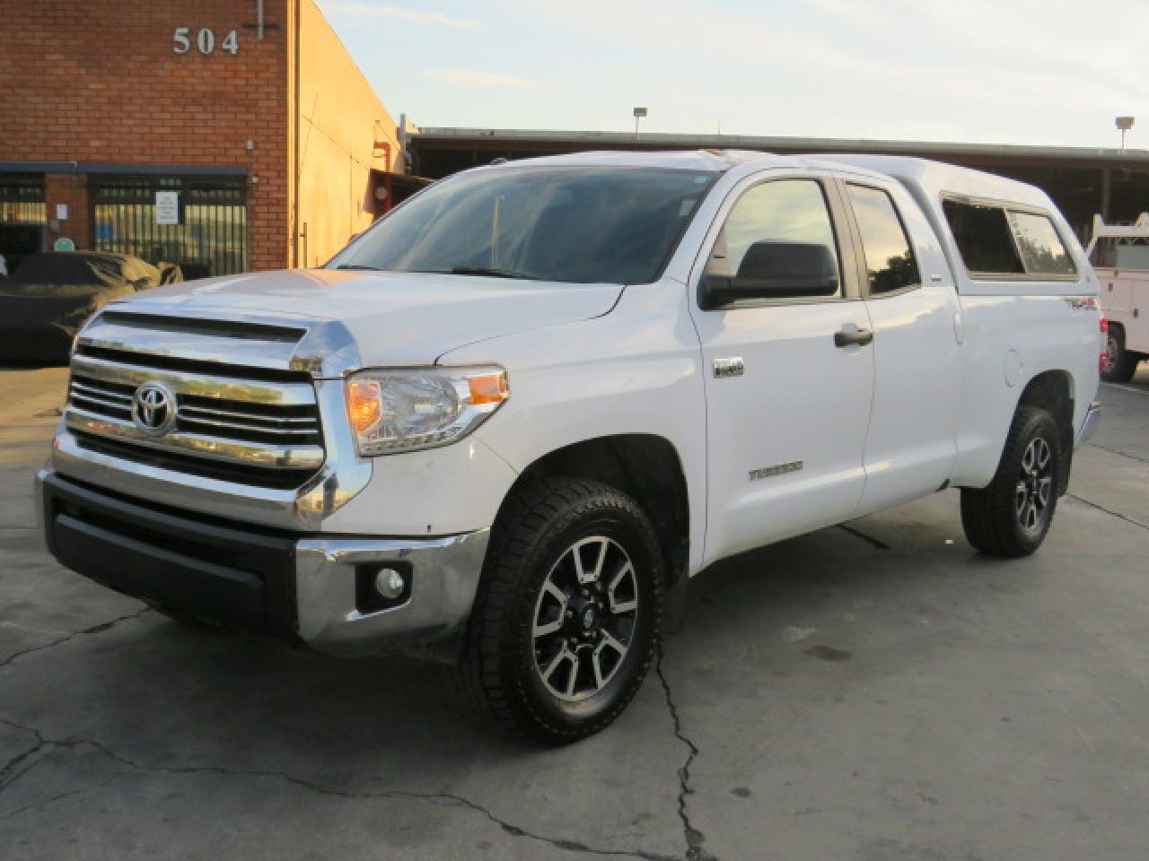 Obraz 2 z 2017 TOYOTA TUNDRA DOUBLE CAB SR/SR5 2017 z VIN 5TFUY5F14HX586907