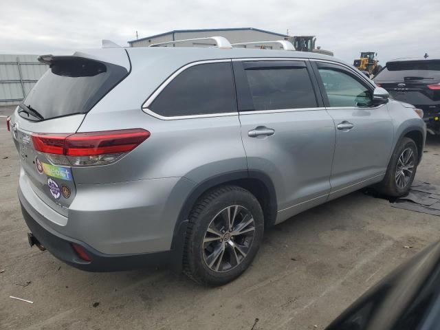 Image 3 of 2018 TOYOTA HIGHLANDER LE 2018 with VIN 5TDBZRFH8JS874028