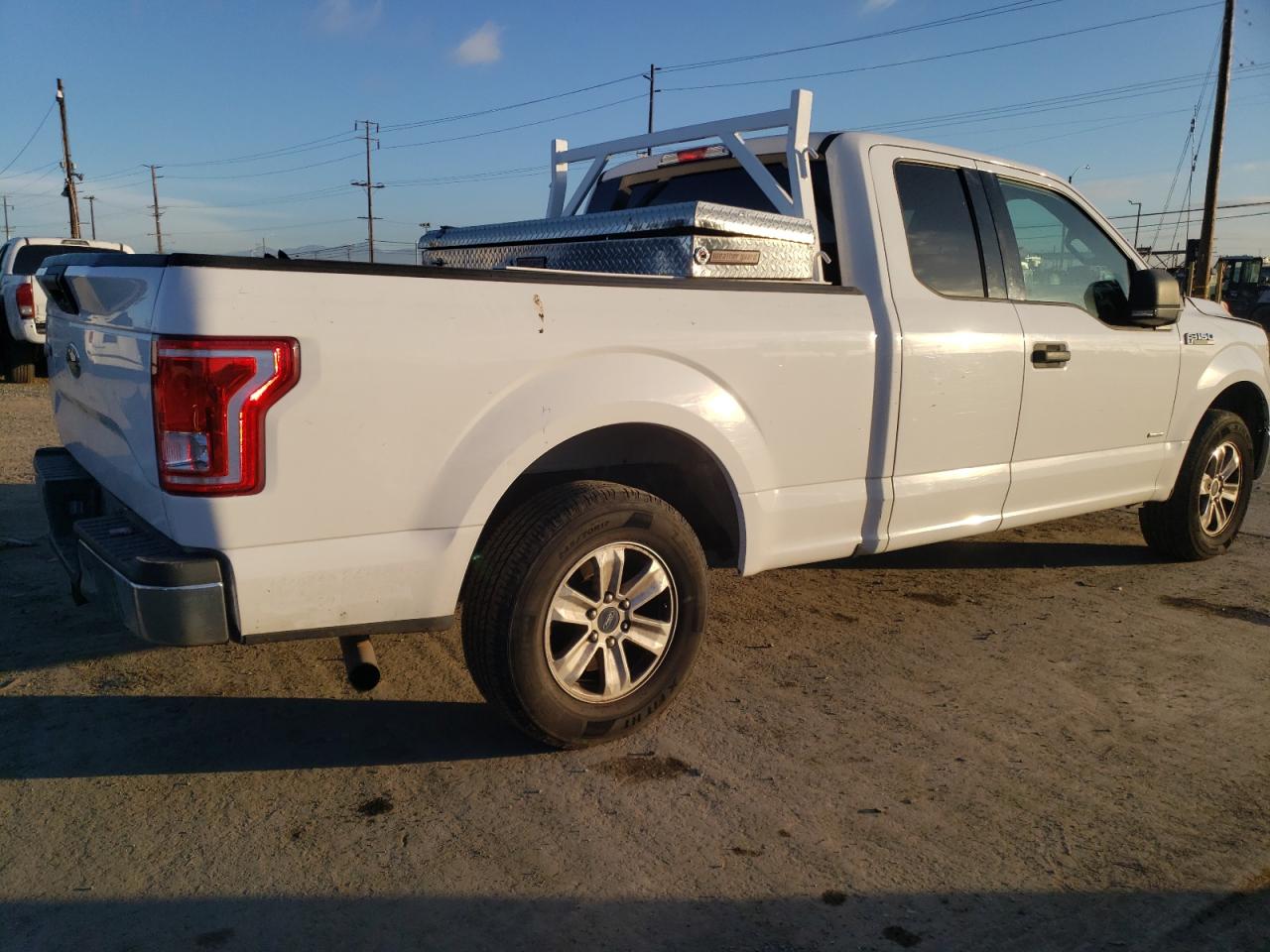 Obraz 3 z 2017 FORD F150 SUPER CAB 2017 z VIN 1FTEX1CP3HKC19230