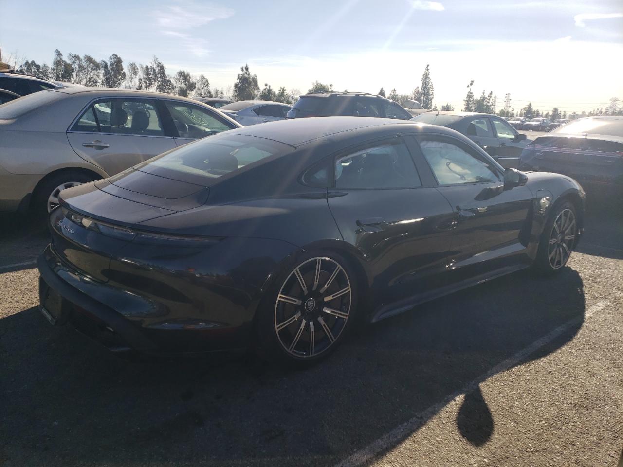 Obraz 3 z 2020 PORSCHE TAYCAN TURBO 2020 z VIN WP0AC2Y13LSA71421