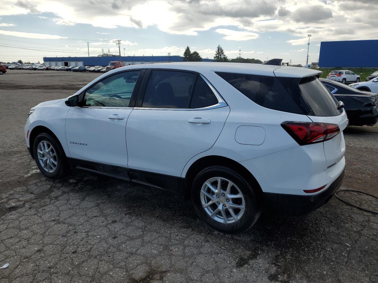 Image 2 of 2022 CHEVROLET EQUINOX LT 2022 with VIN 3GNAXUEV8NL214876