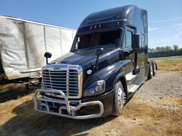 Image 2 of 2018 FREIGHTLINER CASCADIA 125  2018 with VIN 3AKJGLDV0JSJL7749