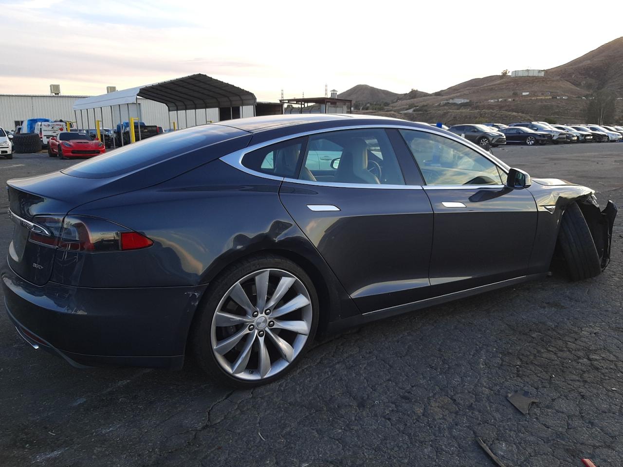 Изображение 3 2015 TESLA MODEL S  2015 с VIN 5YJSA1E22FF105686