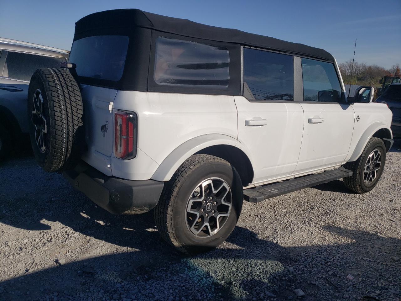 Obraz 3 z 2023 FORD BRONCO BASE 2023 z VIN 1FMDE5BH8PLA97844