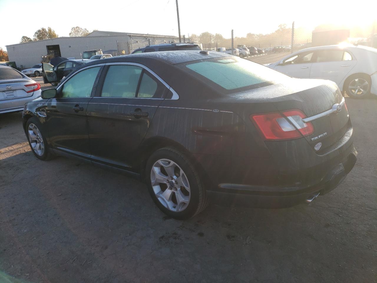 Image 2 of 2011 FORD TAURUS SEL 2011 with VIN 1FAHP2EW9BG141639