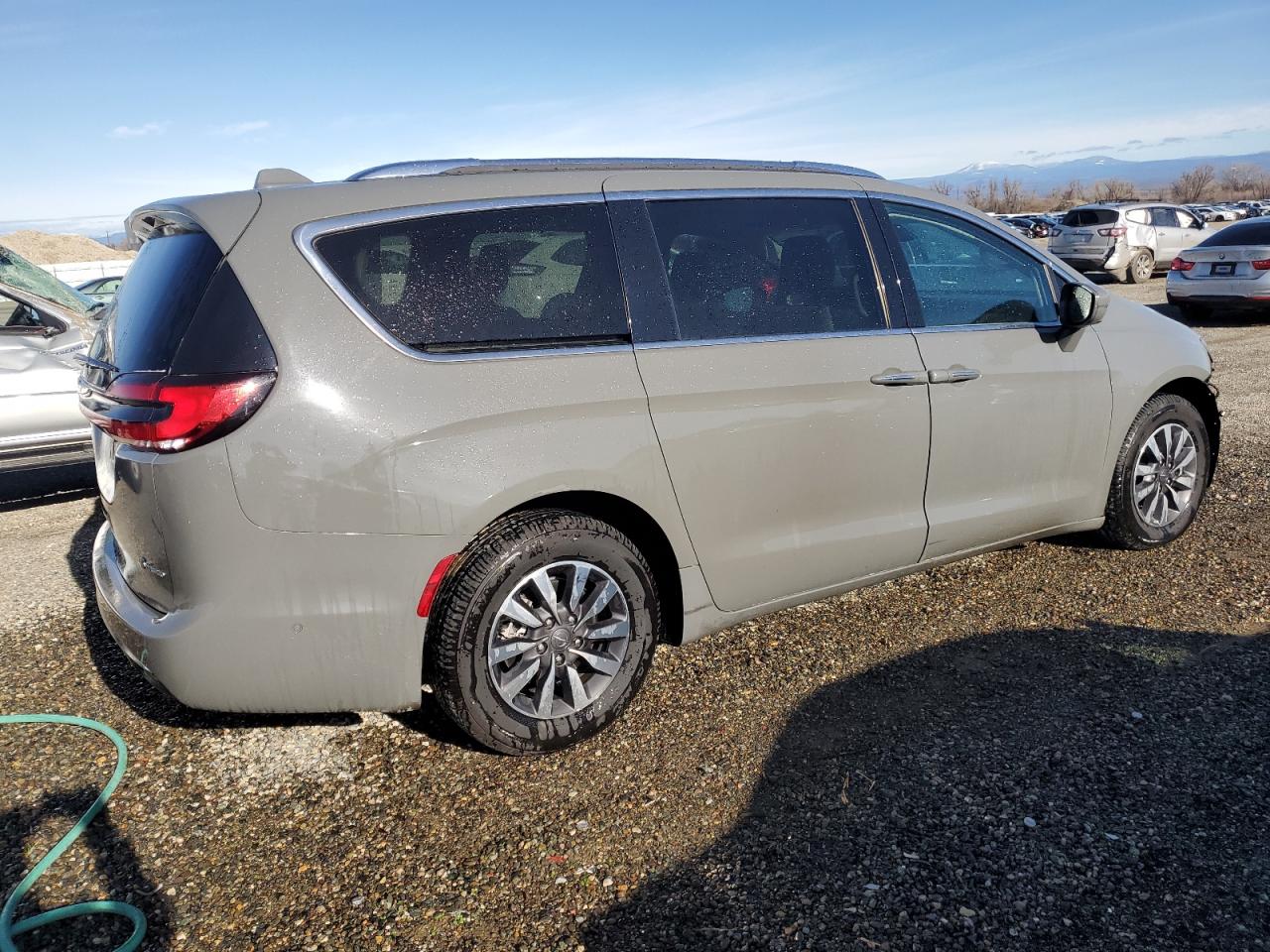 Image 3 of 2021 CHRYSLER PACIFICA HYBRID TOURING L 2021 with VIN 2C4RC1L74MR576960