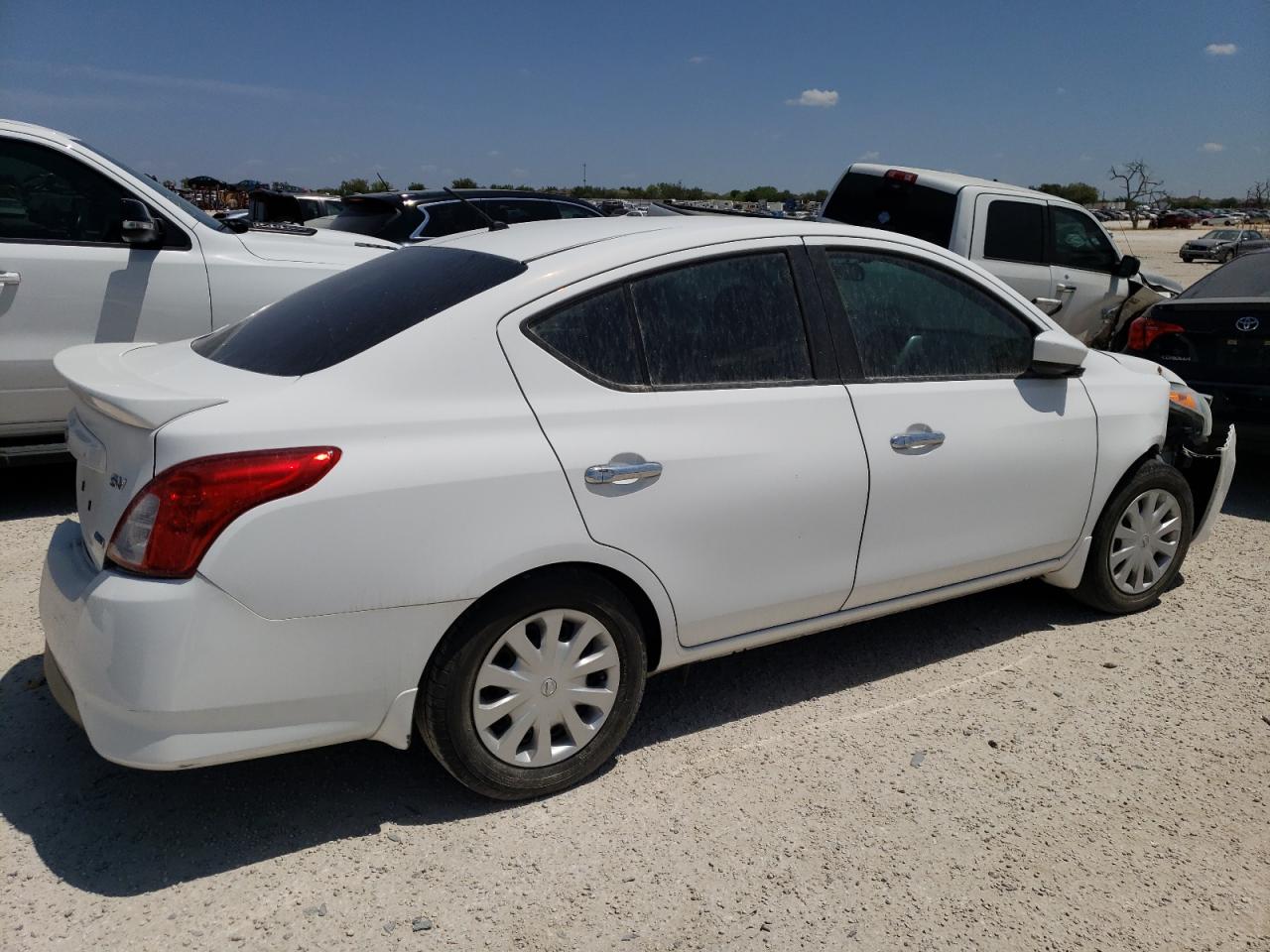 Obraz 3 z 2015 NISSAN VERSA S 2015 z VIN 3N1CN7AP6FL940949