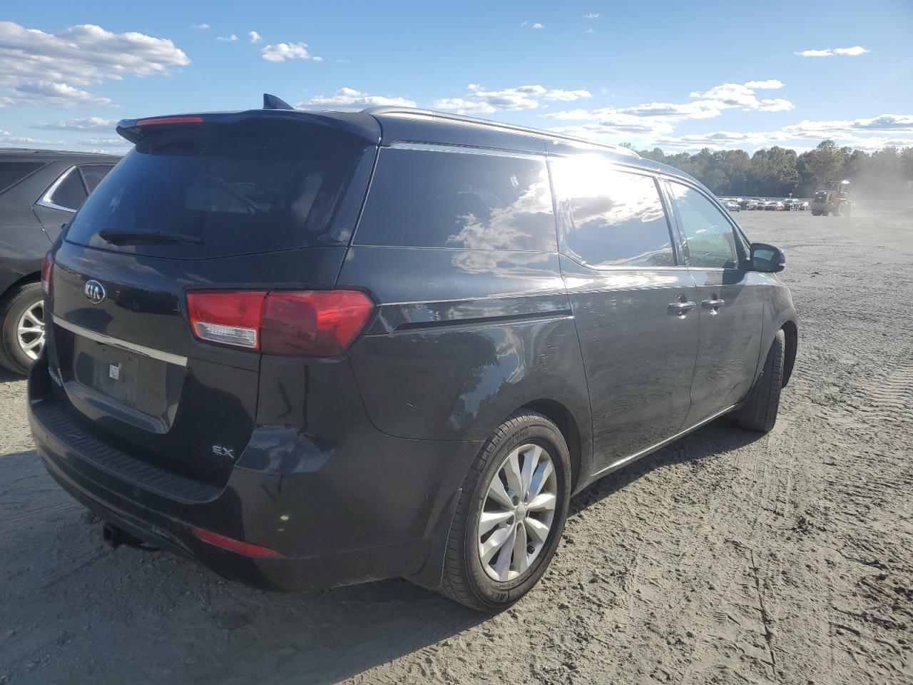 Изображение 3 2015 KIA SEDONA EX 2015 с VIN KNDMC5C13F6077090