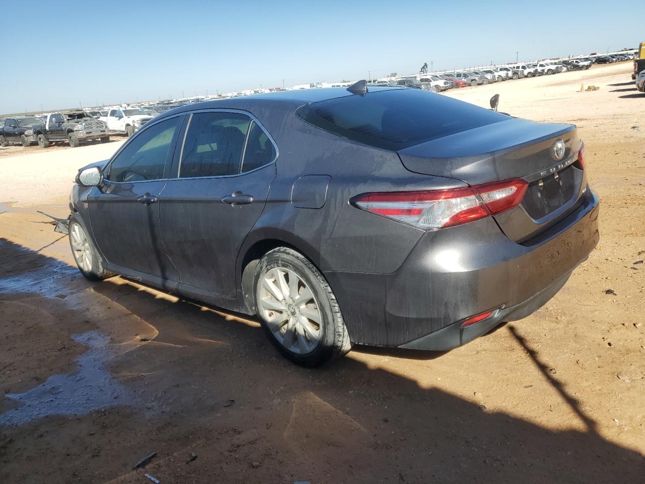 Obraz 2 z 2020 TOYOTA CAMRY LE 2020 z VIN 4T1C11AK8LU879823