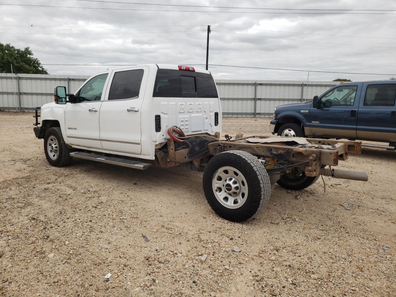 Image 2 of 2016 CHEVROLET SILVERADO K3500 LTZ 2016 with VIN 1GC4K0C80GF157788