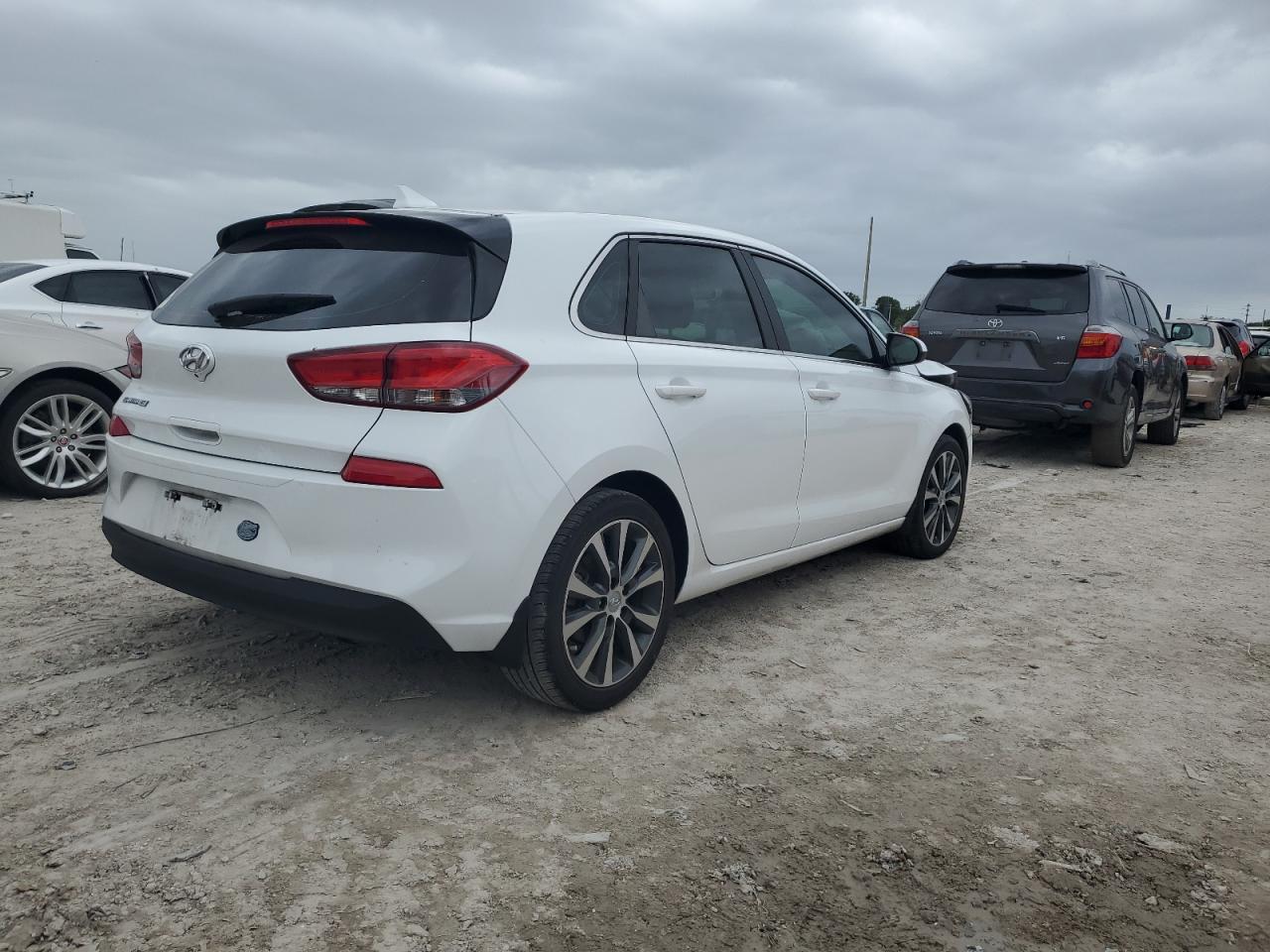 Obraz 3 z 2020 HYUNDAI ELANTRA GT  2020 z VIN KMHH35LE4LU146151