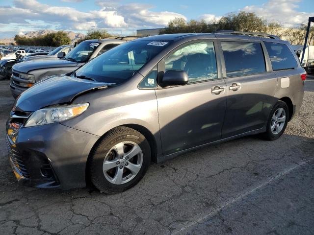 2018 TOYOTA SIENNA LE 2018 image
