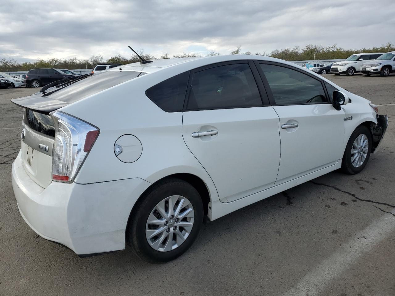 Image 3 of 2015 TOYOTA PRIUS PLUG-IN  2015 with VIN JTDKN3DP1F3074411
