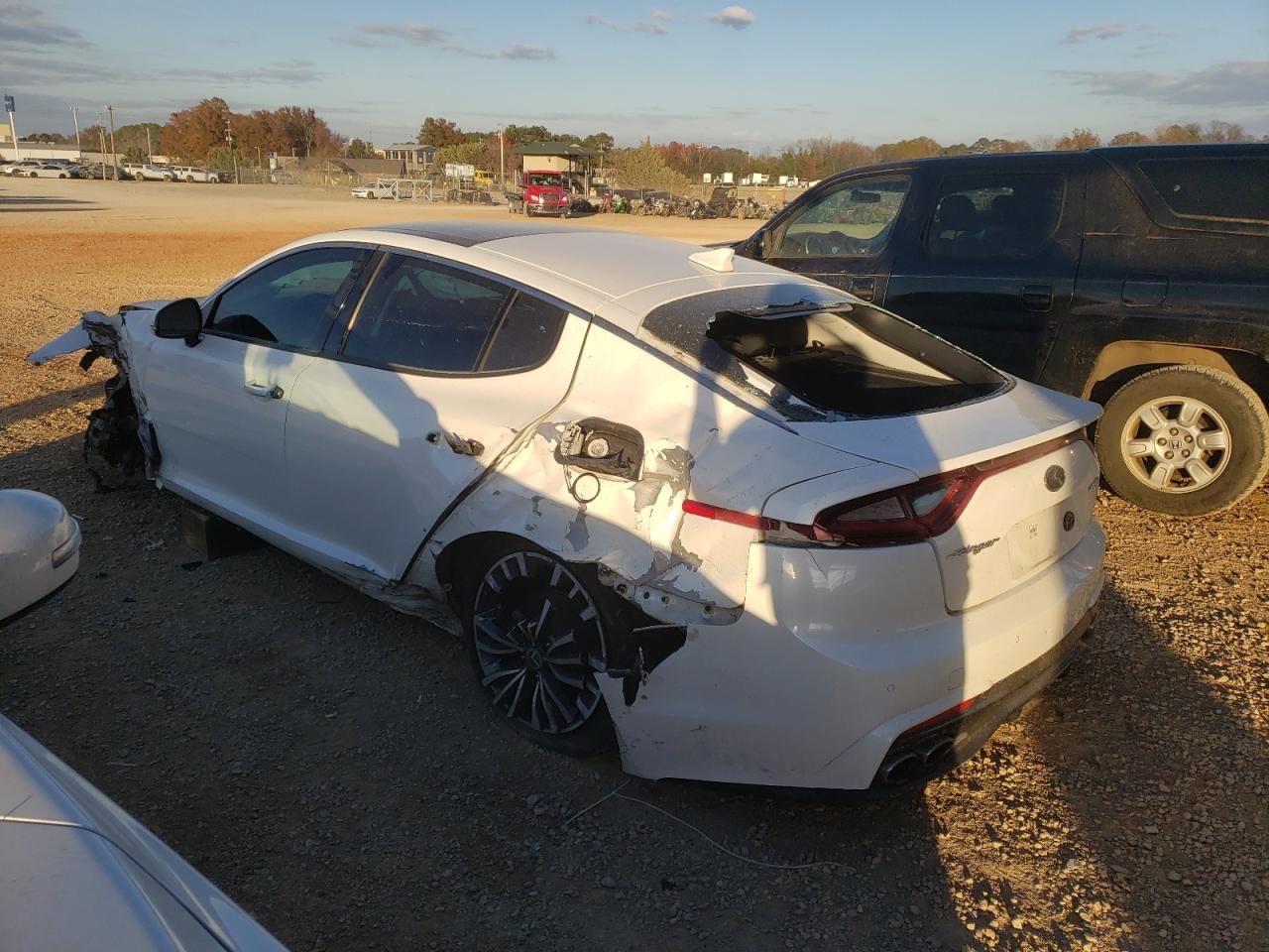 Image 2 of 2018 KIA STINGER PREMIUM 2018 with VIN KNAE25LA2J6014320