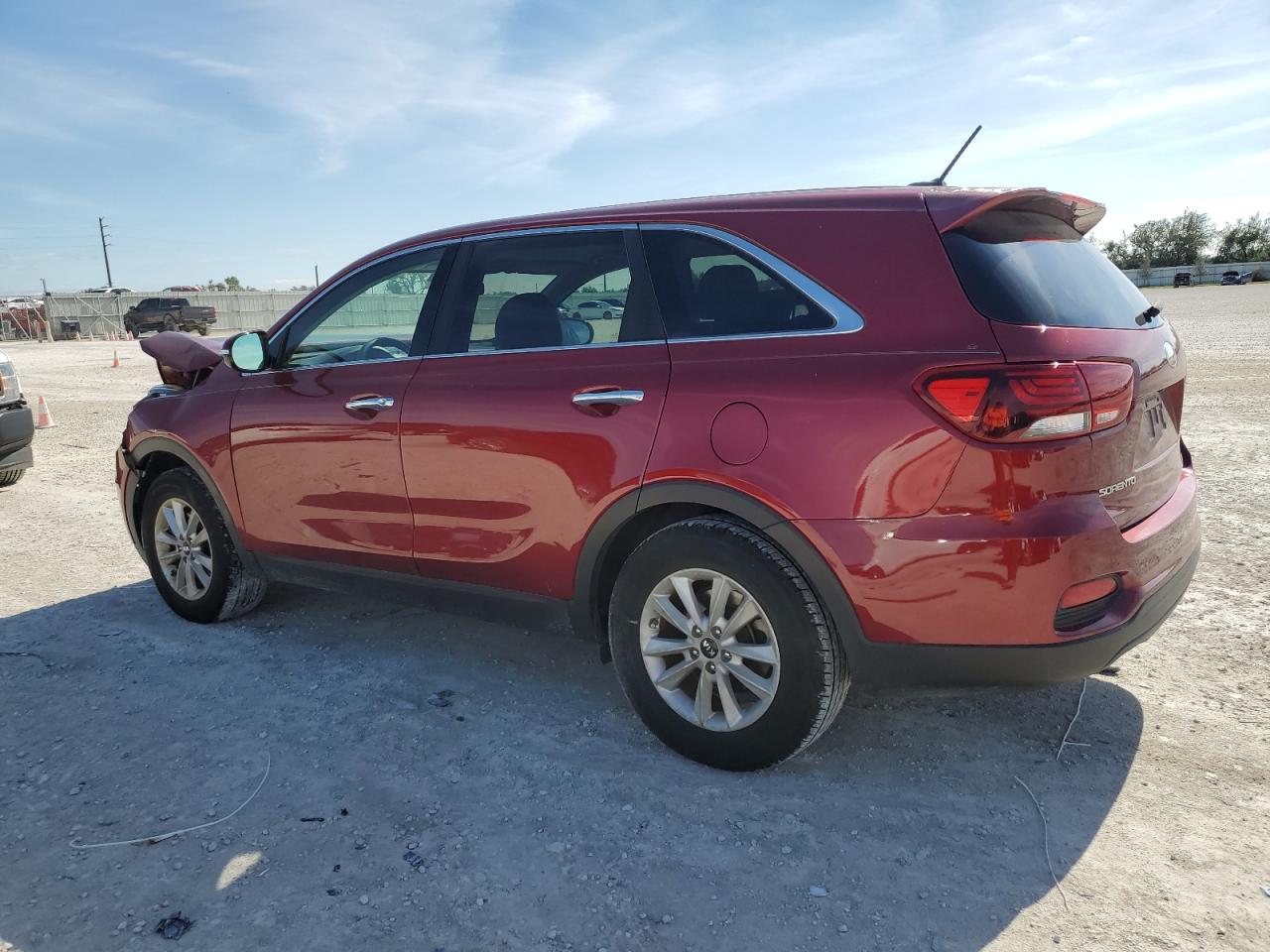 Image 2 of 2019 KIA SORENTO L 2019 with VIN 5XYPG4A35KG457443