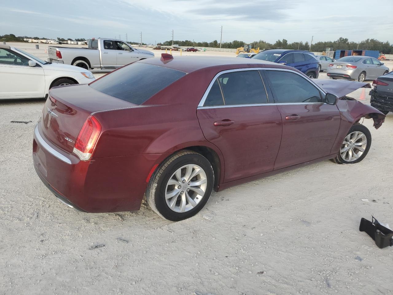 Obraz 3 z 2016 CHRYSLER 300 LIMITED 2016 z VIN 2C3CCAAG6GH141803