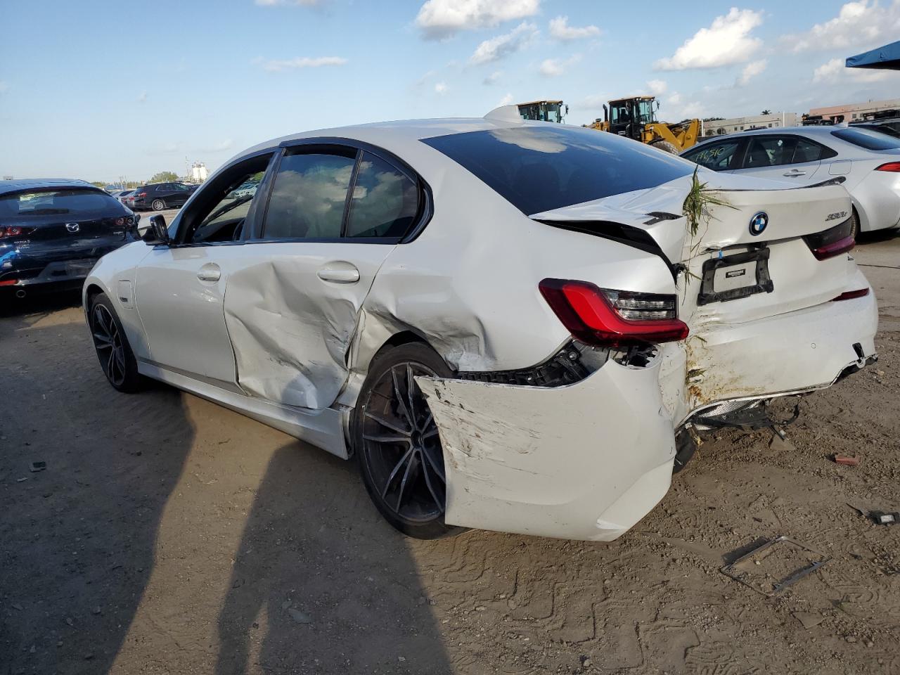 Obraz 2 z 2022 BMW 330E  2022 z VIN 3MW5P7J02N8C53002