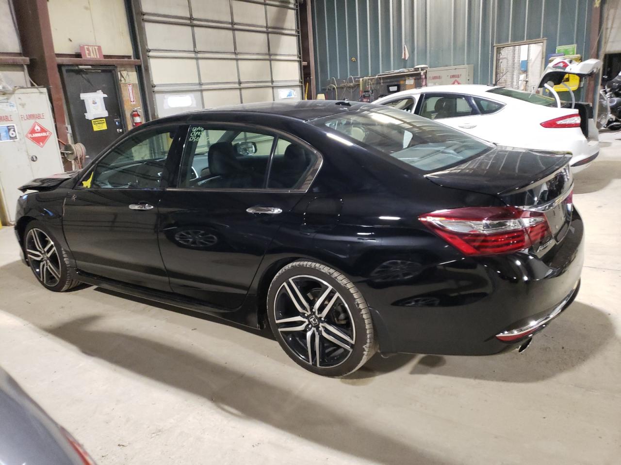 Изображение 2 2017 HONDA ACCORD TOURING 2017 с VIN 1HGCR3F97HA019775