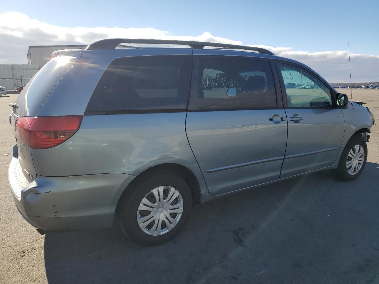 Image 3 of 2004 TOYOTA SIENNA CE 2004 with VIN 5TDZA23C24S019822