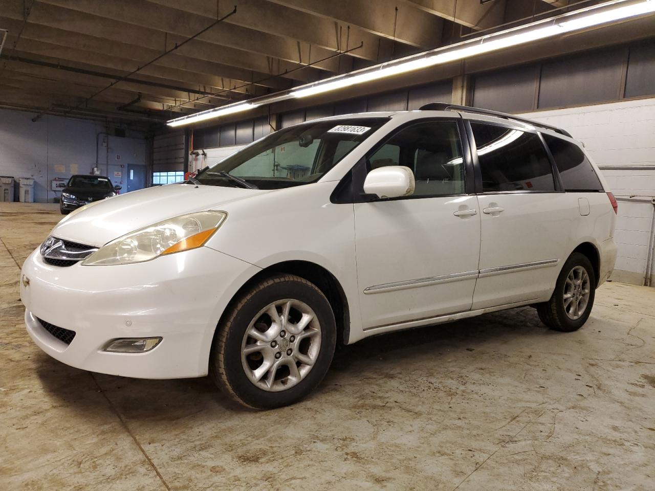 Image 1 of 2006 TOYOTA SIENNA XLE 2006 with VIN 5TDBA22CX6S054792