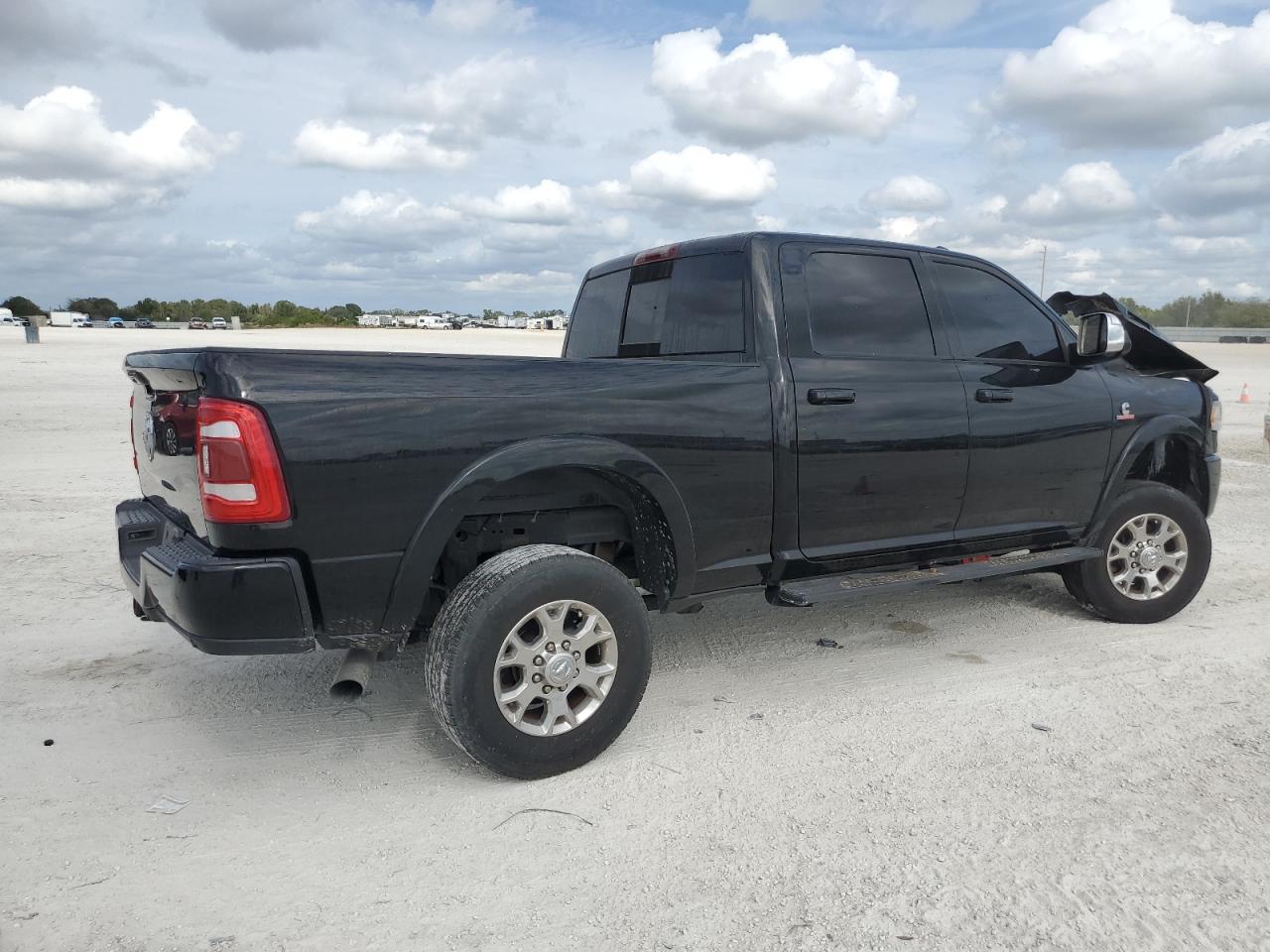 Obraz 3 z 2021 RAM 2500 LARAMIE 2021 z VIN 3C6UR5FL7MG561830