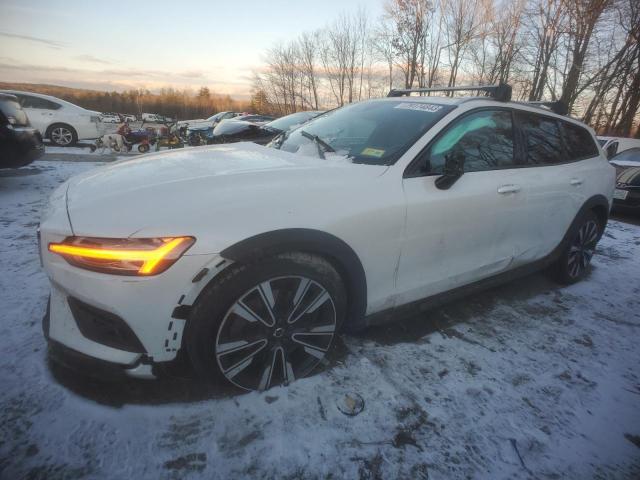 Изображение 1 2021 VOLVO V60 CROSS COUNTRY T5 MOMENTUM 2021 с VIN YV4102WK9M1074829