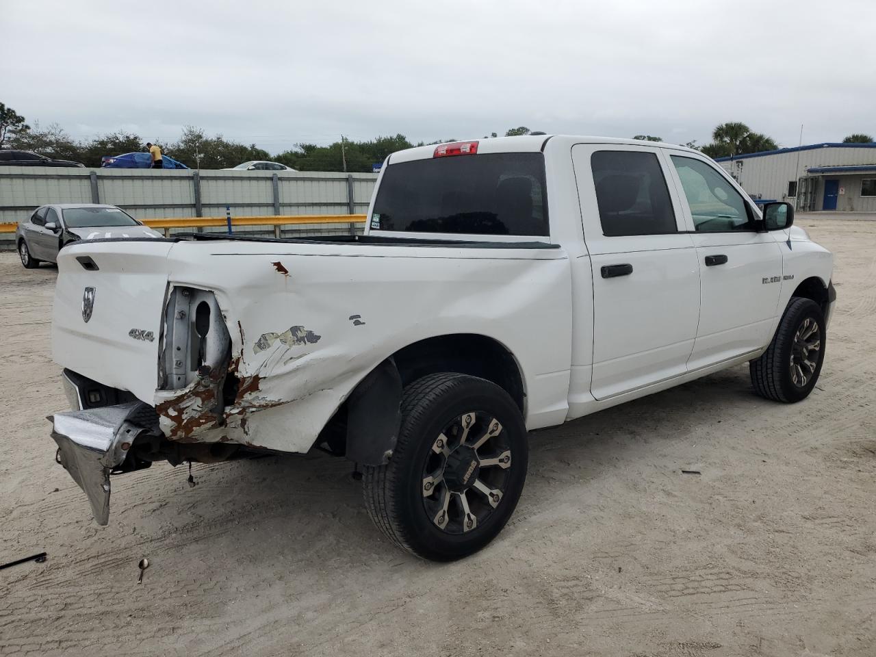 Изображение 3 2010 DODGE RAM 1500  2010 с VIN 1D7RV1CT5AS110140