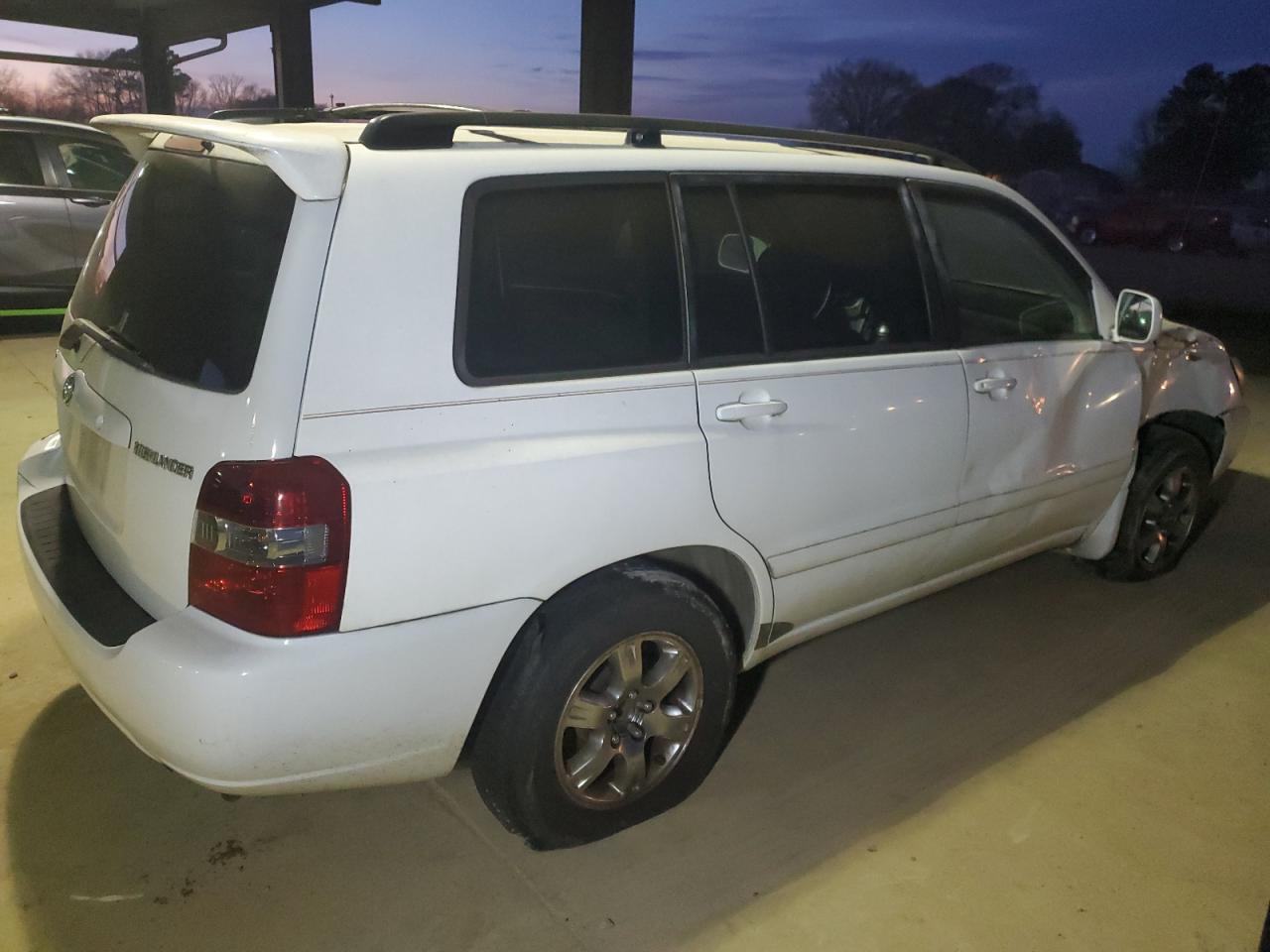 Image 3 of 2005 TOYOTA HIGHLANDER LIMITED 2005 with VIN JTEGP21AX50074509