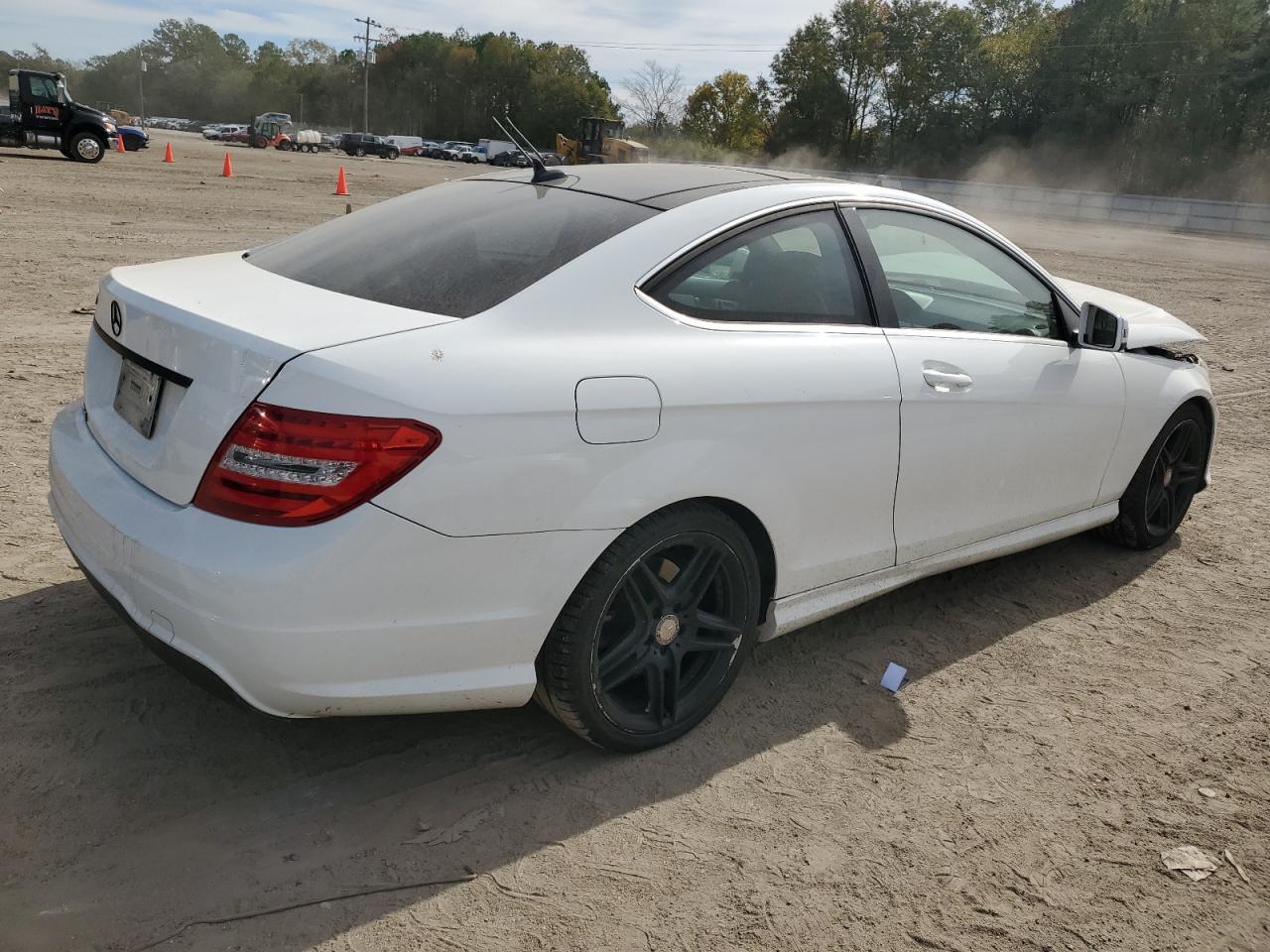 Изображение 3 2015 MERCEDES-BENZ C 250 2015 с VIN WDDGJ4HB1FG402205