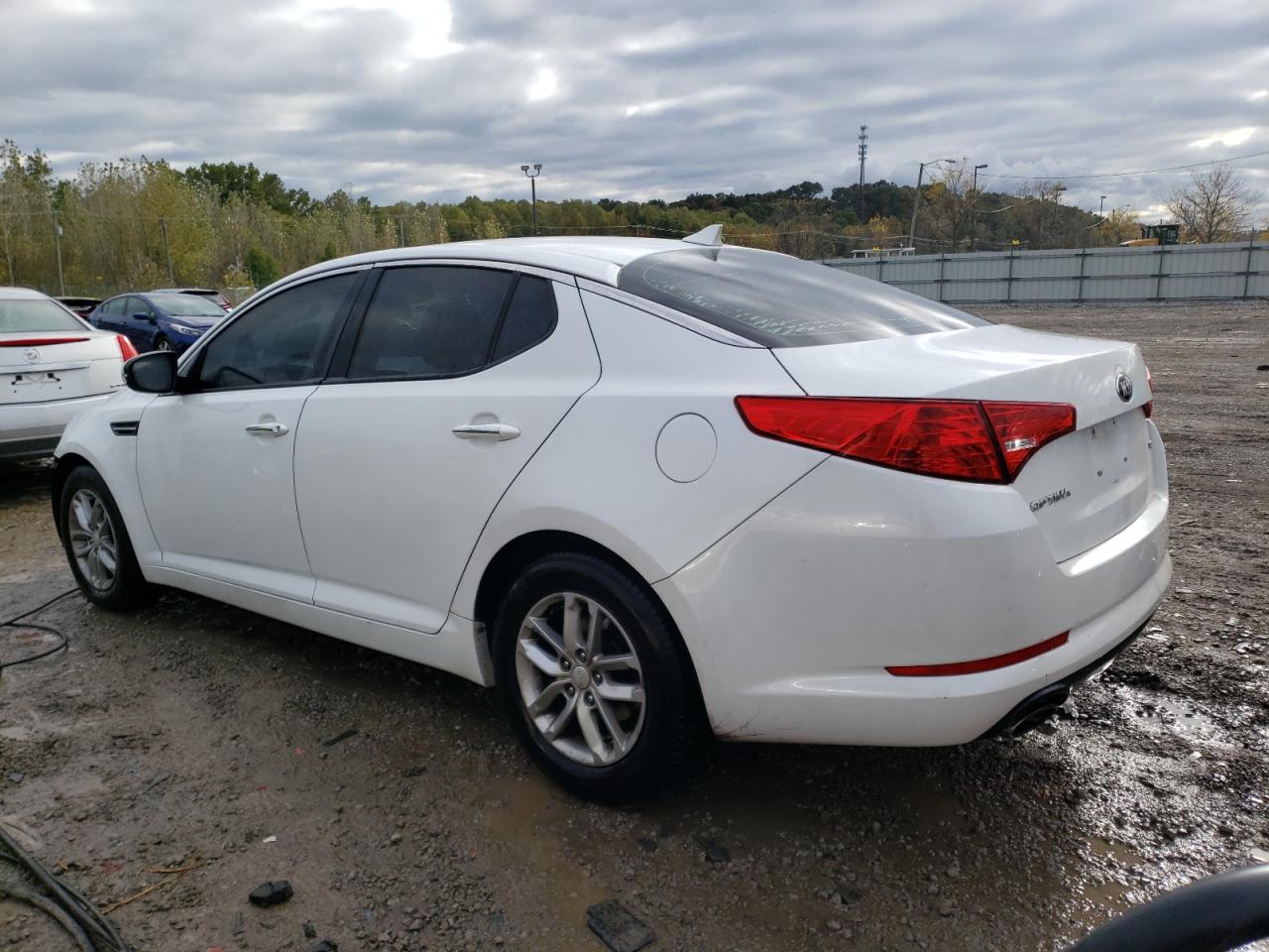 Image 2 of Kia Optima Lx 2013 with VIN 5XXGM4A77DG145448