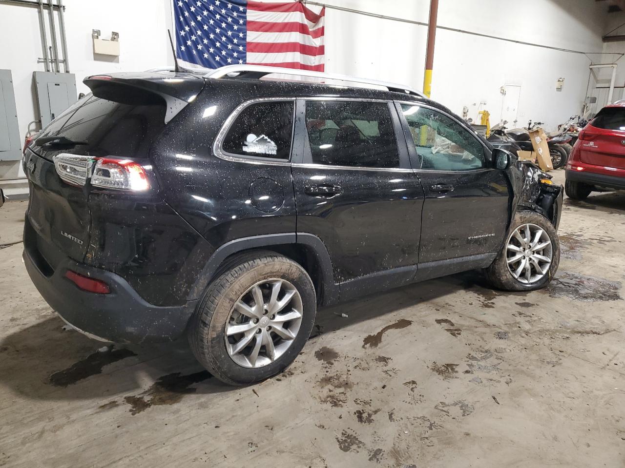 Image 3 of 2018 JEEP CHEROKEE LIMITED 2018 with VIN 1C4PJMDXXJD570088