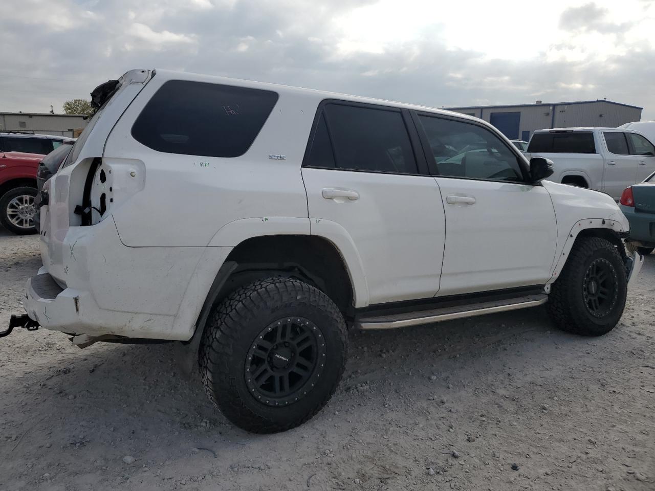 Изображение 3 2018 TOYOTA 4RUNNER SR5 2018 с VIN JTEZU5JR8J5183587