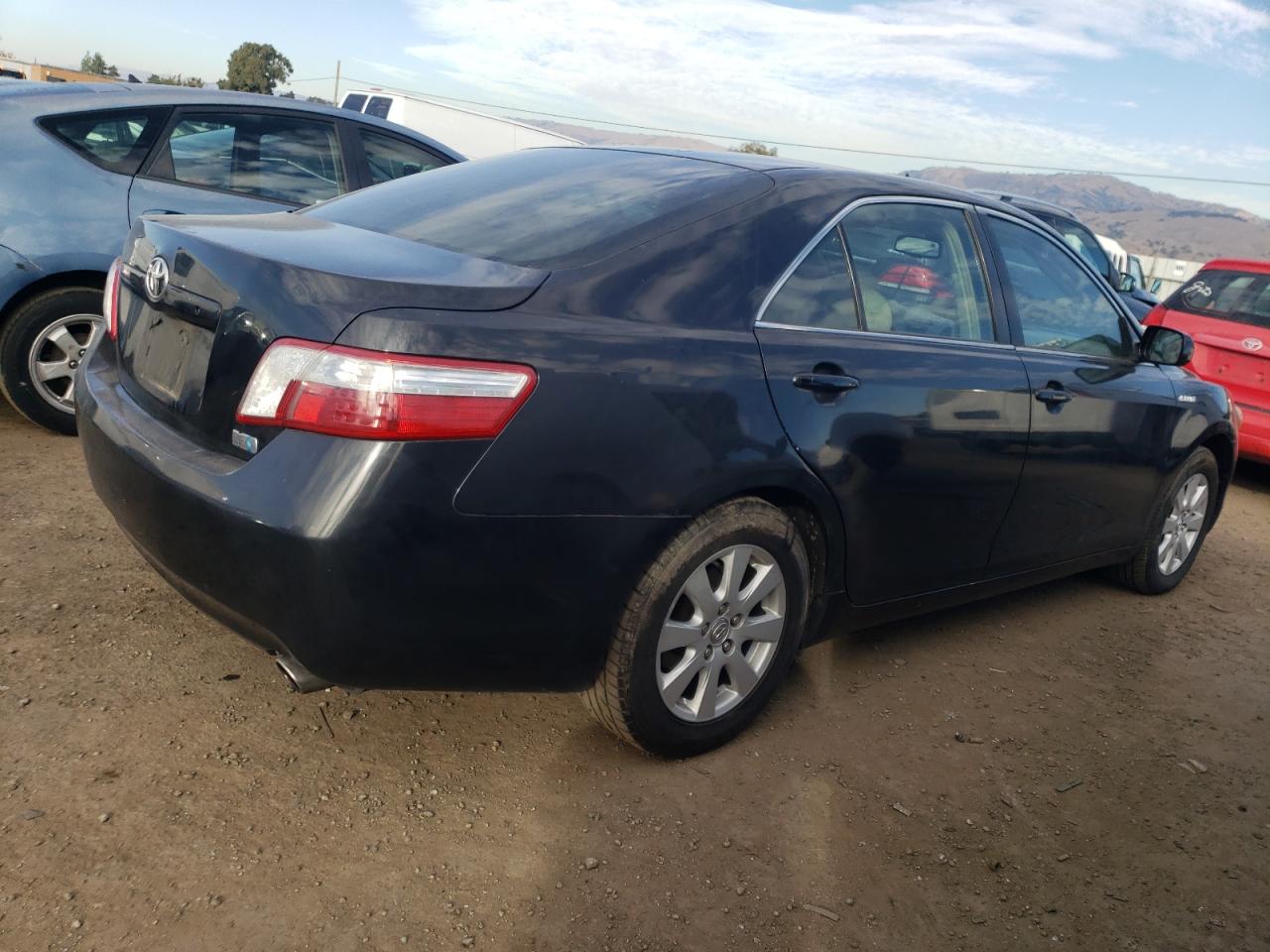 Image 3 of 2007 TOYOTA CAMRY HYBRID 2007 with VIN JTNBB46K573031879