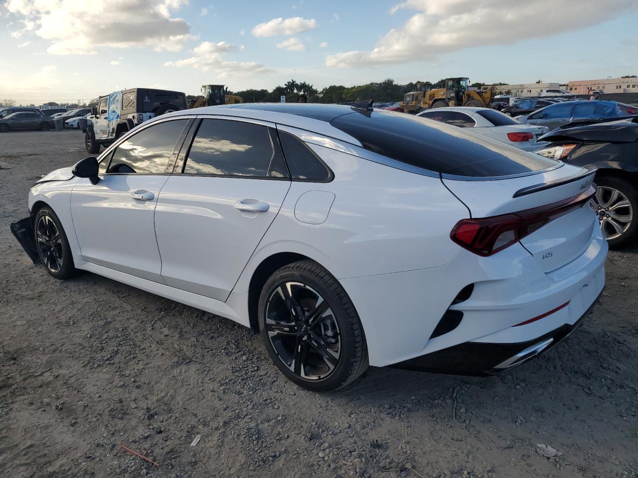 Изображение 2 2023 KIA K5 GT LINE 2023 с VIN 5XXG64J21PG224780