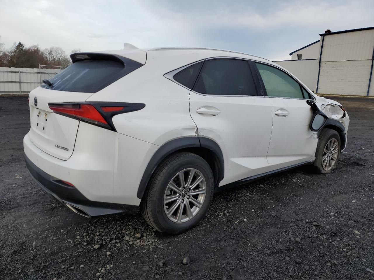 Obraz 3 z 2021 LEXUS NX 300 BASE 2021 z VIN JTJDARDZ2M5027427