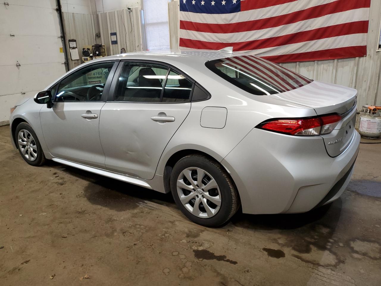 Obraz 2 z 2022 TOYOTA COROLLA LE 2022 z VIN 5YFEPMAE9NP318702