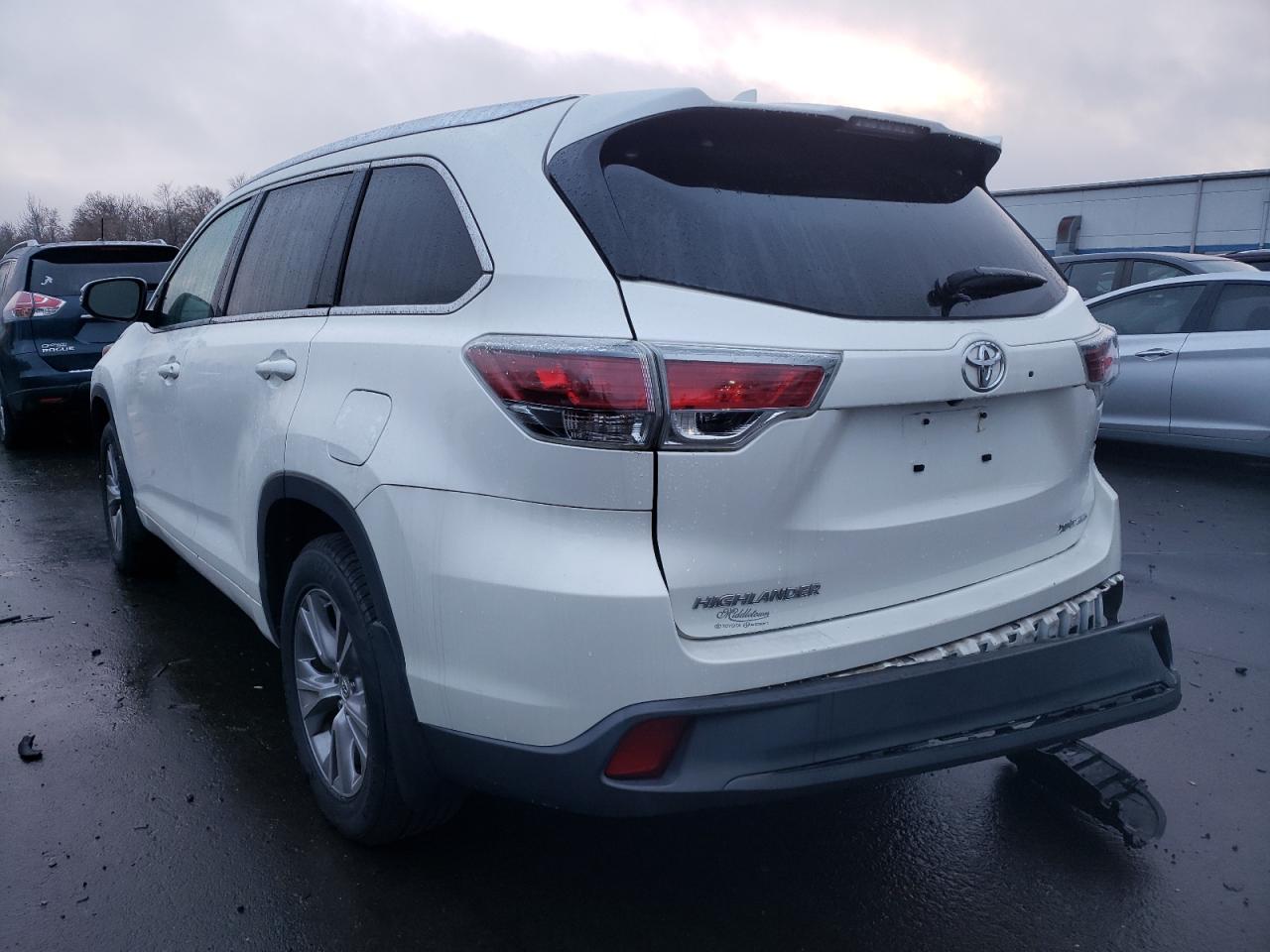 Image 2 of 2014 TOYOTA HIGHLANDER XLE 2014 with VIN 5TDJKRFHXES071467