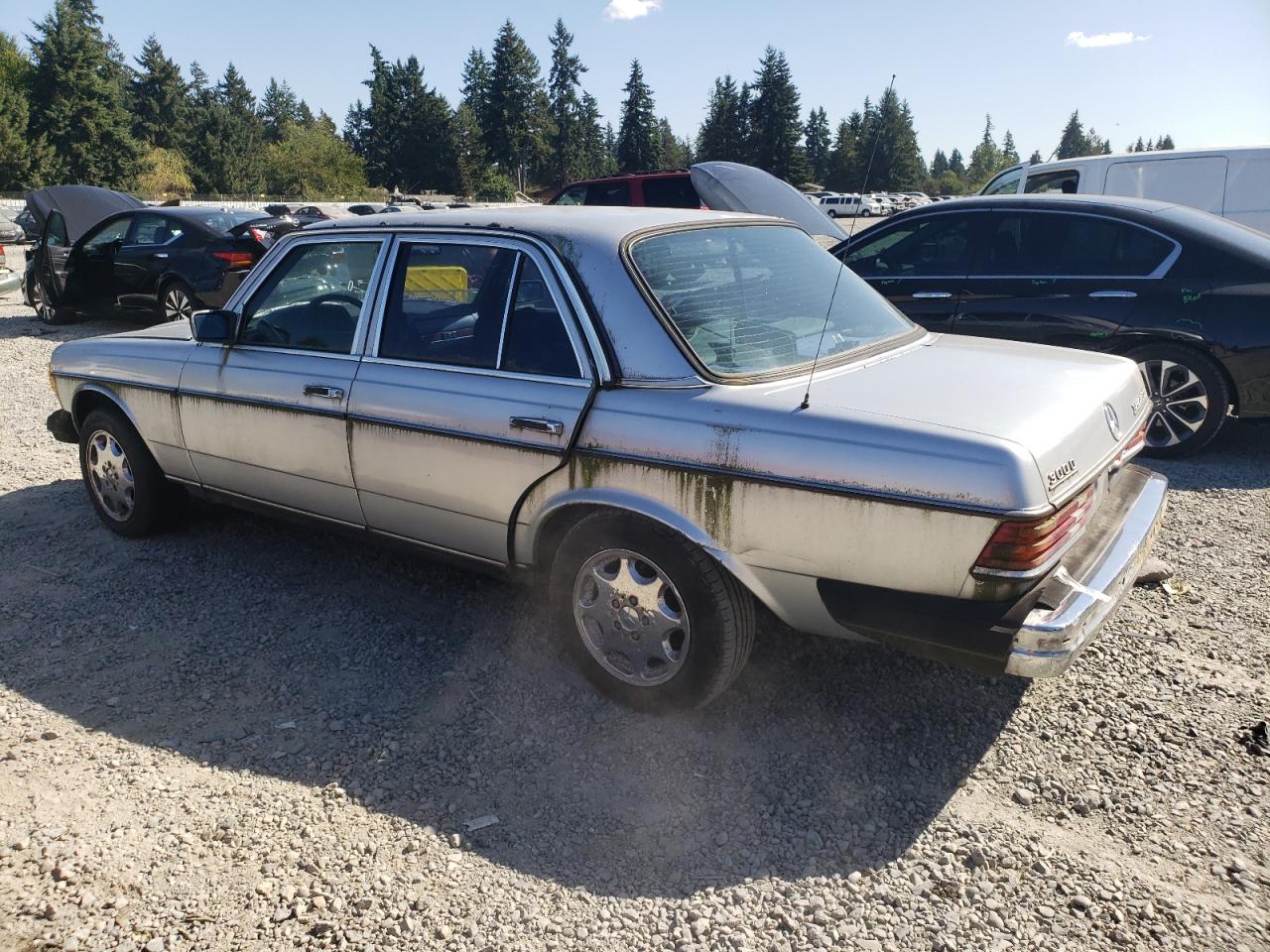 Image 2 of 1985 MERCEDES-BENZ 300 DT 1985 with VIN WDBAB33C1FA192083