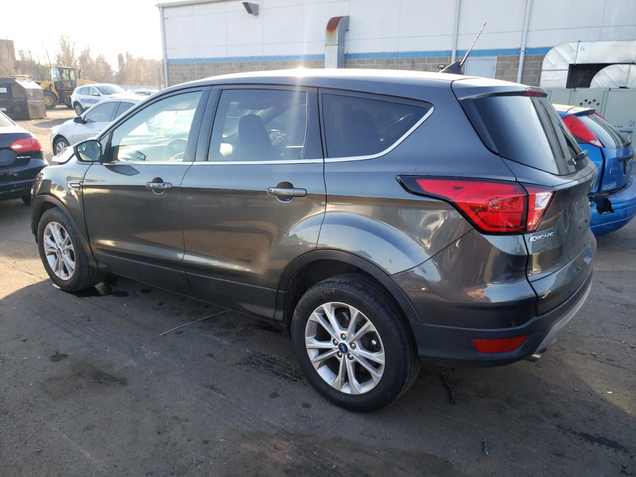 Image 2 of 2019 FORD ESCAPE SE 2019 with VIN 1FMCU9GD1KUA37628
